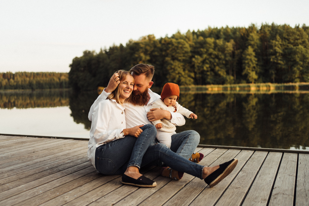 fotograf mikołajki sesja nad jeziorem rodzinna